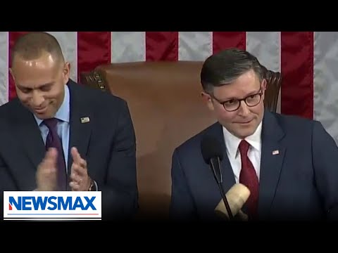 You are currently viewing Mike Johnson Takes Over: New Speaker’s Gavel Ceremony Shocks Washington